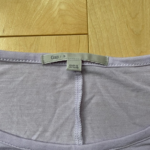 Size small lilac t shirt from Gap. Perfect color for summer! - Picture 2 of 2
